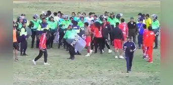 Partido de Copa Perú casi termina en tragedia en Cusco: jugadores y dirigentes se liaron a golpes Partido de Copa Perú casi termina en tragedia en Cusco: jugadores y dirigentes se liaron a golpes