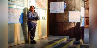 Trabajadores CAS del Poder Judicial se encadenan para pedir aumento de sueldo en Huancayo Trabajadores CAS del Poder Judicial se encadenan para pedir aumento de sueldo en Huancayo