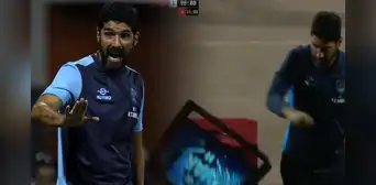Sebastián Abreu y su 'peculiar' autocrítica tras romper la pantalla del VAR en pleno partido Sebastián Abreu y su 'peculiar' autocrítica tras romper la pantalla del VAR en pleno partido