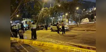 Independencia: asesinan a 2 hombres dentro de su vehículo en plena calle Independencia: asesinan a 2 hombres dentro de su vehículo en plena calle