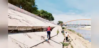 Defensas ribereñas se las lleva el río Piura Defensas ribereñas se las lleva el río Piura