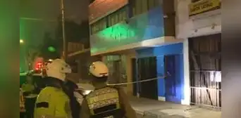 Comas: presuntos extorsionadores detonan un explosivo en la puerta de un bar Comas: presuntos extorsionadores detonan un explosivo en la puerta de un bar