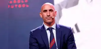 Luis Rubiales fue suspendido de forma provisional de toda actividad del fútbol por la FIFA Luis Rubiales fue suspendido de forma provisional de toda actividad del fútbol por la FIFA