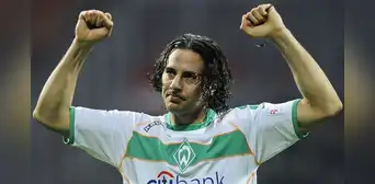 Claudio Pizarro fue elegido entre los mejores delanteros de la historia de la Bundesliga