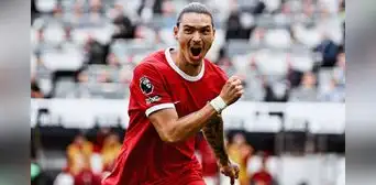 Con un doblete de Darwin Núñez, Liverpool le dio vuelta y venció 2-1 a Newcastle por Premier