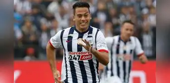 Cristian Benavente revela que acordó reducir su sueldo en Alianza Lima tras ser operado Cristian Benavente revela que acordó reducir su sueldo en Alianza Lima tras ser operado