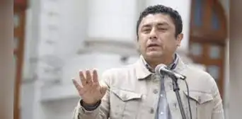 Implican a congresista Bermejo en presunto soborno para financiar rehabilitación de colegios