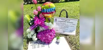 Hija lleva su título de médico a cementerio en Ica y se lo dedica a su madre: “El cielo está de fiesta” Hija lleva su título de médico a cementerio en Ica y se lo dedica a su madre: “El cielo está de fiesta”