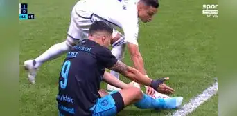 Luis Suárez y la insólita amarilla que ocasionó en un rival al sacarse su botín en pleno partido
