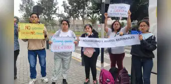 Estudiantes con discapacidad auditiva exigen al Minedu que contraten intérpretes de lengua de señas Estudiantes con discapacidad auditiva exigen al Minedu que contraten intérpretes de lengua de señas