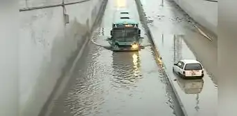 Lluvias dejaron agua empozada en bypass de la av. Pachacutec en Villa María del Triunfo Lluvias dejaron agua empozada en bypass de la av. Pachacutec en Villa María del Triunfo