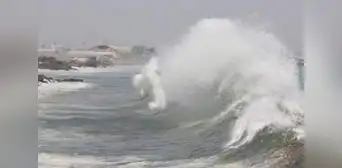 Oleajes anómalos en el norte: zozobra entre pescadores de Chimbote y cierre de puertos en Piura Oleajes anómalos en el norte: zozobra entre pescadores de Chimbote y cierre de puertos en Piura