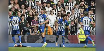 Brighton de Estupiñán goleó 3-1 al Newcastle de Almirón en la Premier League