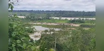 Ríos de oro y mercurio: 30 pueblos indígenas amenazados por la minería ilegal e informal Ríos de oro y mercurio: 30 pueblos indígenas amenazados por la minería ilegal e informal