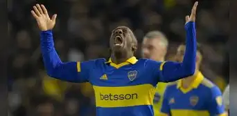 Hinchas de Boca Juniors critican duramente a Luis Advíncula por su nivel: "Es jugar con uno menos" Hinchas de Boca Juniors critican duramente a Luis Advíncula por su nivel: "Es jugar con uno menos"