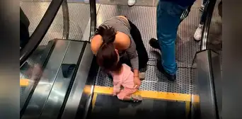 El Salvador: mano de niña de 2 años queda atrapada en las escaleras eléctricas de centro comercial El Salvador: mano de niña de 2 años queda atrapada en las escaleras eléctricas de centro comercial