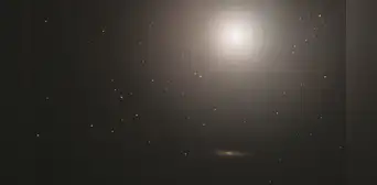 Así es la galaxia "perfectamente" esférica que captó el telescopio Hubble de la NASA Así es la galaxia "perfectamente" esférica que captó el telescopio Hubble de la NASA