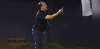 Juan Reynoso es fuertemente criticado por los hinchas tras empate de Perú: "Juega horrible, ratoneando"