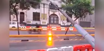 Cercado de Lima: poste caído en av. Garcilaso de la Vega impide tránsito vehicular Cercado de Lima: poste caído en av. Garcilaso de la Vega impide tránsito vehicular