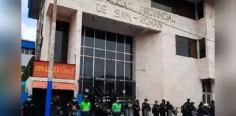 Delincuentes vestidos de policías roban 6 kilos de oro a mineros en Puno Delincuentes vestidos de policías roban 6 kilos de oro a mineros en Puno