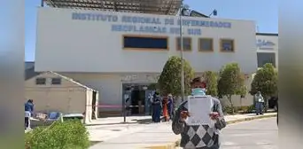 Arequipa: adulto mayor pide que médicos aceleren el traslado a Lima de su nieto con cáncer al estómago