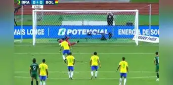 El desastroso penal que falló Neymar tras dar varios saltitos ante el portero de Bolivia El desastroso penal que falló Neymar tras dar varios saltitos ante el portero de Bolivia