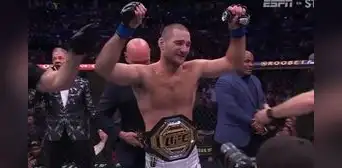 ¡Sean Strickland es el nuevo campeón peso mediano de la UFC! Venció a Israel Adesanya