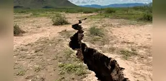 La tierra se abre en distintos lugares de Estados Unidos por la extracción de agua subterránea La tierra se abre en distintos lugares de Estados Unidos por la extracción de agua subterránea