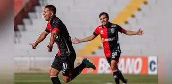 Melgar goleó 4-0 a Alianza Atlético e igualó a Cristal en la punta del Clausura Melgar goleó 4-0 a Alianza Atlético e igualó a Cristal en la punta del Clausura