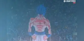 ¡Gogeta celeste! Hinchas de Cristal desplegaron gran imagen de Dragon Ball ante Universitario ¡Gogeta celeste! Hinchas de Cristal desplegaron gran imagen de Dragon Ball ante Universitario