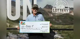 Gana US$5 millones en lotería y lo primero que compró fue un detalle romántico para su esposa Gana US$5 millones en lotería y lo primero que compró fue un detalle romántico para su esposa