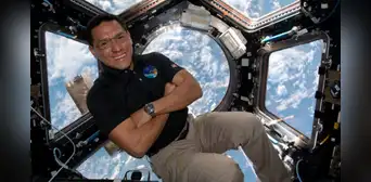 Astronauta de la NASA que lleva un año varado en el espacio se comunica por última vez con la Tierra desde la EEI