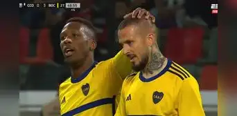 Luis Advíncula y su cariñosa celebración con Darío Benedetto tras victoria de Boca Juniors