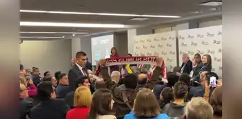 "Condenamos su gobierno asesino": peruanos en EE. UU. interrumpen discurso de Boluarte en Nueva York "Condenamos su gobierno asesino": peruanos en EE. UU. interrumpen discurso de Boluarte en Nueva York