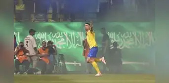 Con doblete de Cristiano Ronaldo, Al Nassr venció 4-3 al Al Ahli de Firmino y Mahrez