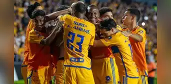 ¡Paliza! Tigres goleó 3-0 a Monterrey por el clásico regio 133 de la Liga MX ¡Paliza! Tigres goleó 3-0 a Monterrey por el clásico regio 133 de la Liga MX