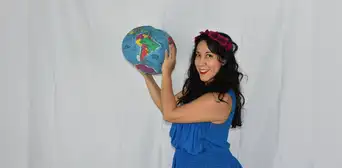 Flor Bromley: música del mundo para niños curiosos Flor Bromley: música del mundo para niños curiosos