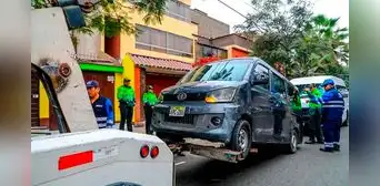 ATU y PNP intervienen colectivos que tenían más de S/173.000 en multas y los envían al depósito ATU y PNP intervienen colectivos que tenían más de S/173.000 en multas y los envían al depósito