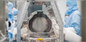 La NASA destapa la cápsula de la misión OSIRIS-REx y encuentra 'polvo negro y escombros'