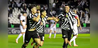 Libertad no tuvo piedad y goleó 4-0 a Olimpia por la Primera División de Paraguay Libertad no tuvo piedad y goleó 4-0 a Olimpia por la Primera División de Paraguay