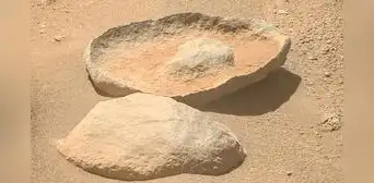 El rover Perseverance halla en Marte una extraña roca en forma de sombrero El rover Perseverance halla en Marte una extraña roca en forma de sombrero