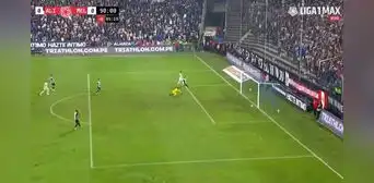 ¡El palo salva a Alianza Lima! Da Silva realizó gran jugada individual, pero su remate dio en el poste ¡El palo salva a Alianza Lima! Da Silva realizó gran jugada individual, pero su remate dio en el poste