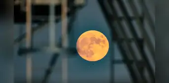 Así se vio la última superluna del año en distintos países del mundo Así se vio la última superluna del año en distintos países del mundo
