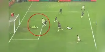 Así fue el grosero blooper de Zubczuk que terminó en gol de Flores: Universitario 3-0 UTC Así fue el grosero blooper de Zubczuk que terminó en gol de Flores: Universitario 3-0 UTC