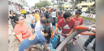 Exigen poner más cisternas para repartir agua ante corte masivo