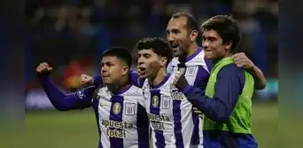 Alianza Lima venció 2-1 a Binacional en Juliaca: aseguró final directa y sigue vivo en el Clausura Alianza Lima venció 2-1 a Binacional en Juliaca: aseguró final directa y sigue vivo en el Clausura