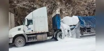 Choque de camiones deja 4 fallecidos en carretera de Arequipa: víctimas viajaban en la tolva Choque de camiones deja 4 fallecidos en carretera de Arequipa: víctimas viajaban en la tolva