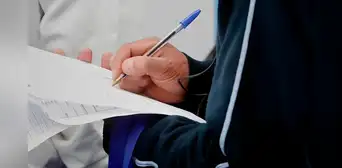 Hombre desempleado elabora currículum vitae creativo y obtuvo más de 30 ofertas de trabajo