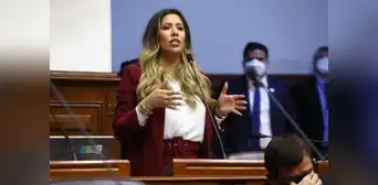 Rosselli Amuruz: trabajadores del Congreso realizaron “colecta” para fiesta en la que participó Rosselli Amuruz: trabajadores del Congreso realizaron “colecta” para fiesta en la que participó