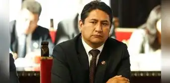 Absuelven a Vladimir Cerrón de delito de colusión por construcción de hospital en Huancayo Absuelven a Vladimir Cerrón de delito de colusión por construcción de hospital en Huancayo